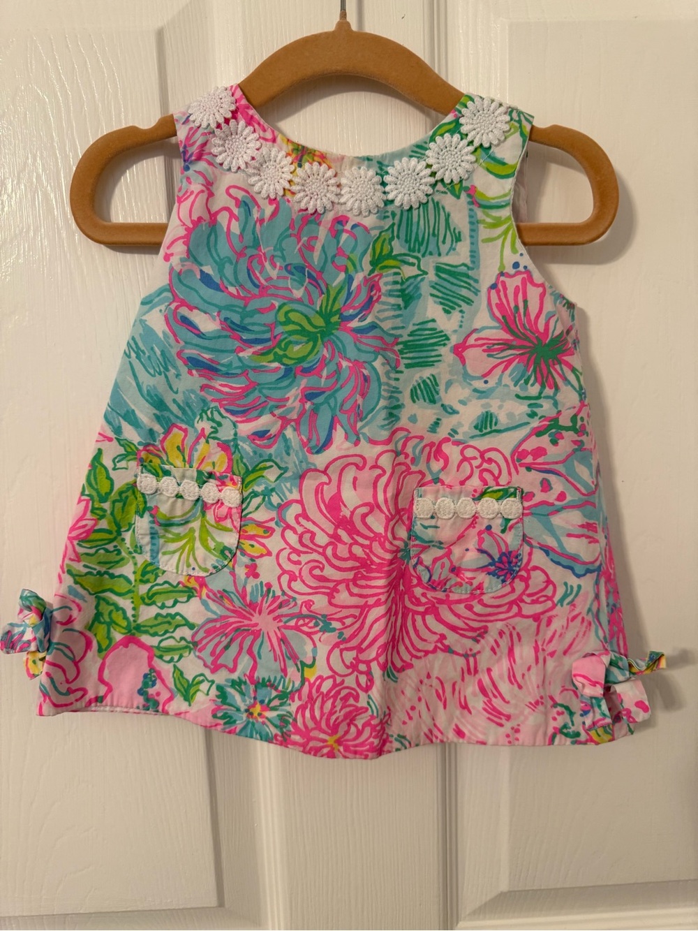 Lilly Pulitzer Floral Daisy Trim Sleeveless Top - Pink & Teal & Green